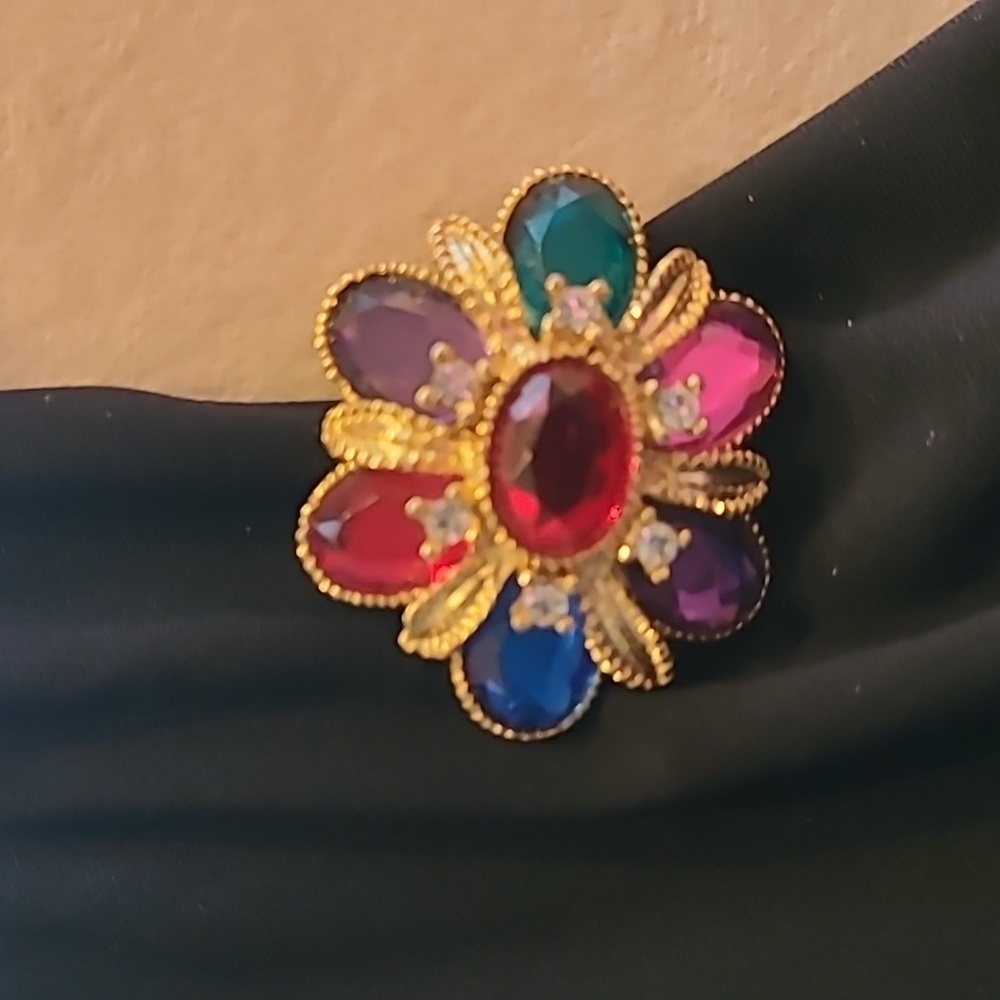 Valentine's Day, Brooch. Glass Stones Flower. Wear on a chain as necklace!